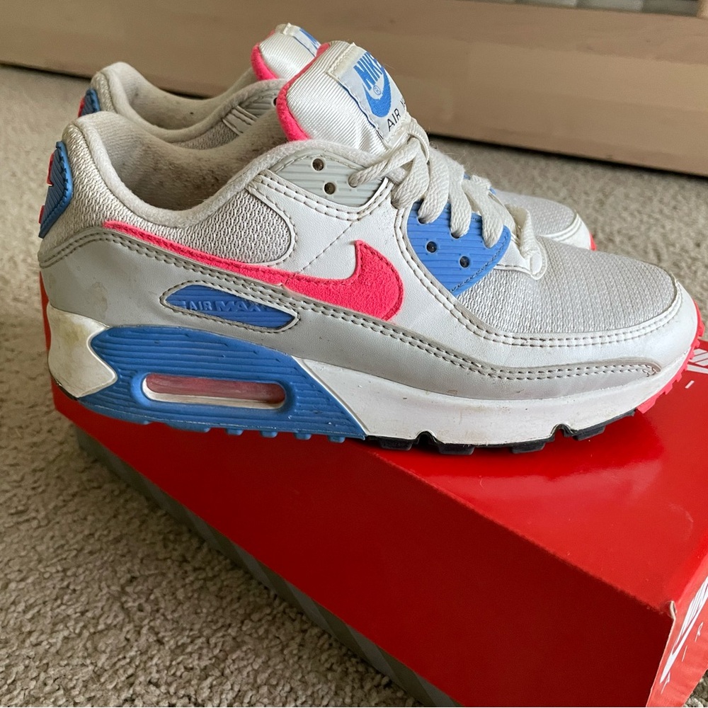 Nike Air Max Women’s Sneakers White Pink Blue
